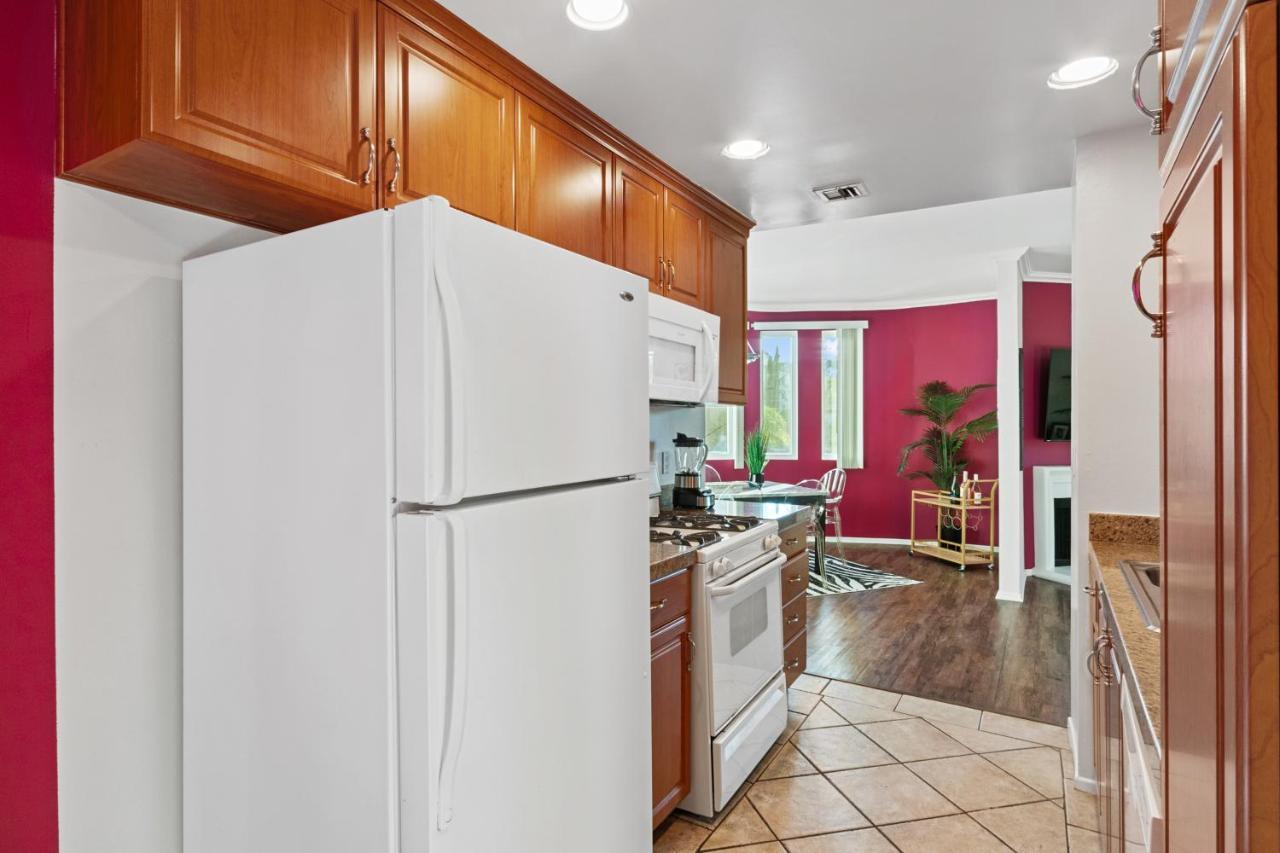 Beverly Hills Chic 2 Bed 2Bath With Patio And Parking 309 Лос Анджелис Екстериор снимка
