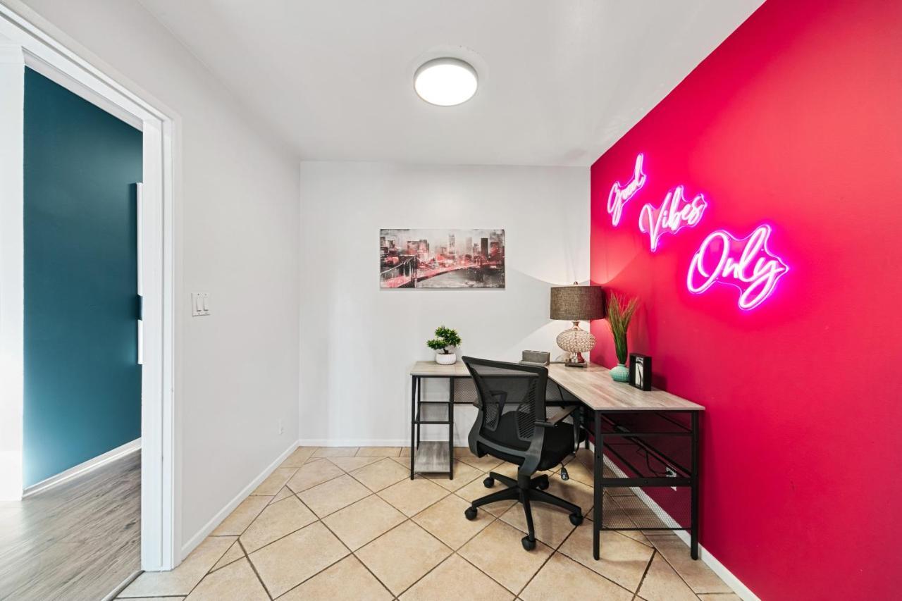 Beverly Hills Chic 2 Bed 2Bath With Patio And Parking 309 Лос Анджелис Екстериор снимка