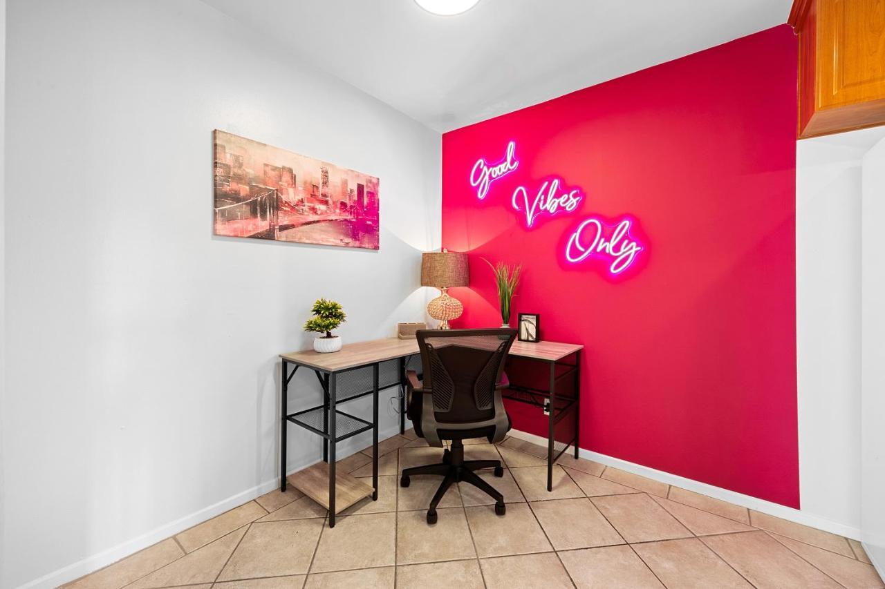 Beverly Hills Chic 2 Bed 2Bath With Patio And Parking 309 Лос Анджелис Екстериор снимка