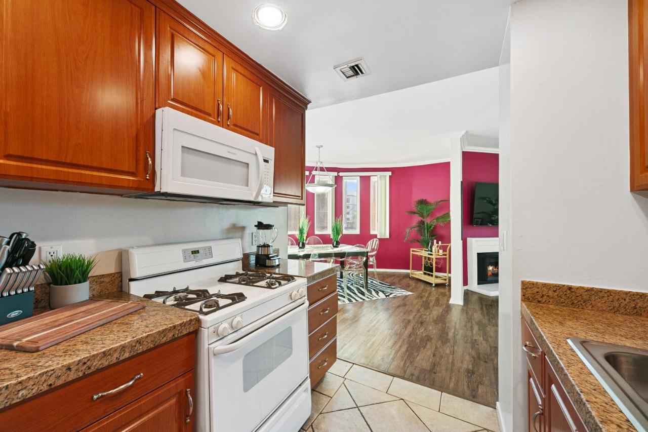 Beverly Hills Chic 2 Bed 2Bath With Patio And Parking 309 Лос Анджелис Екстериор снимка